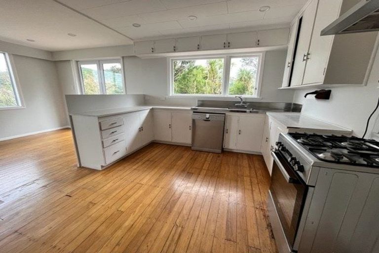 Photo of property in 21 Maple Grove, Maungaraki, Lower Hutt, 5010