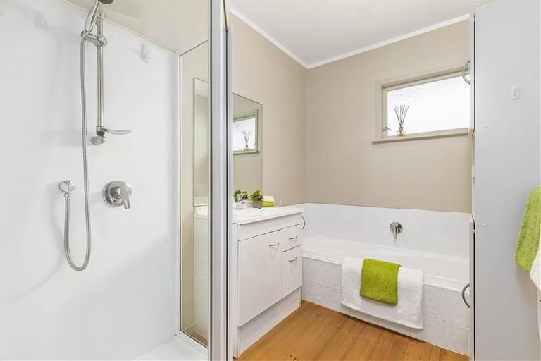 Photo of property in 16 Zita Maria Drive, Massey, Auckland, 0614