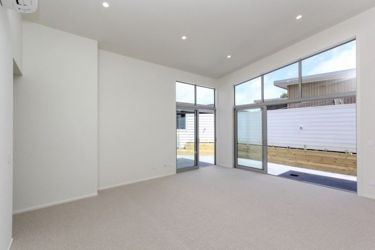 Photo of property in 4 Mackillop Way, Brooklands, New Plymouth, 4310