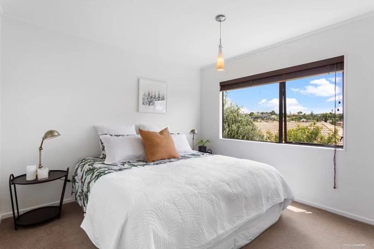 Photo of property in 2/614 Beach Road, Browns Bay, Auckland, 0630