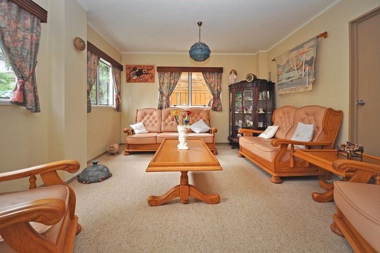 Photo of property in 2/45 Archmillen Avenue, Pakuranga Heights, Auckland, 2010