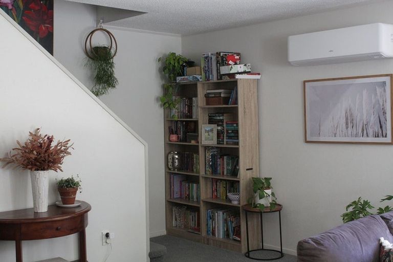 Photo of property in 2/51 Singers Road, Korokoro, Lower Hutt, 5012