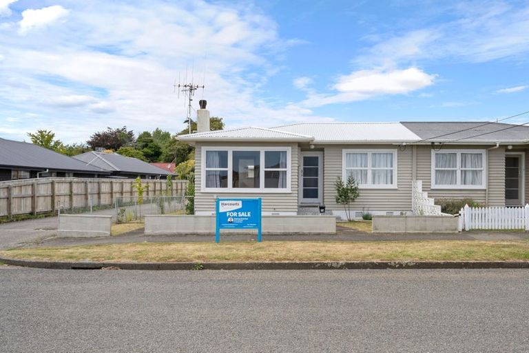 Photo of property in 34 Queenwood Road, Levin, 5510