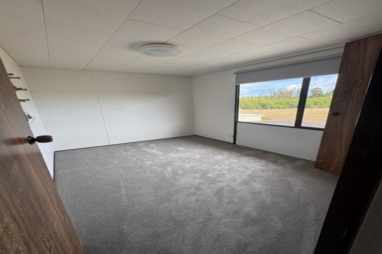 Photo of property in 300 State Highway 16, Kumeu, 0892