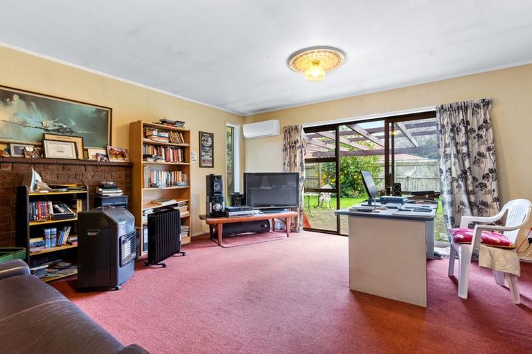 Photo of property in 9 Walter Strevens Drive, Conifer Grove, Takanini, 2112