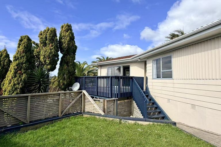 Photo of property in 10 Celeste Place, Totara Vale, Auckland, 0627