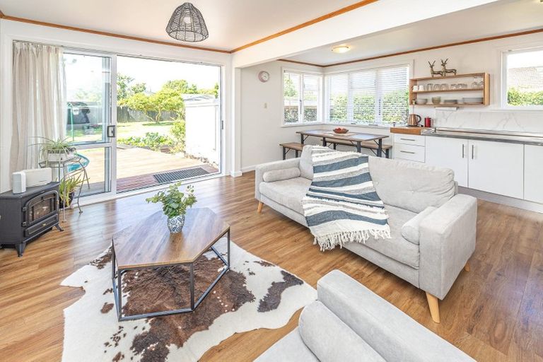 Photo of property in 10 Hadfield Crescent, College Estate, Whanganui, 4500