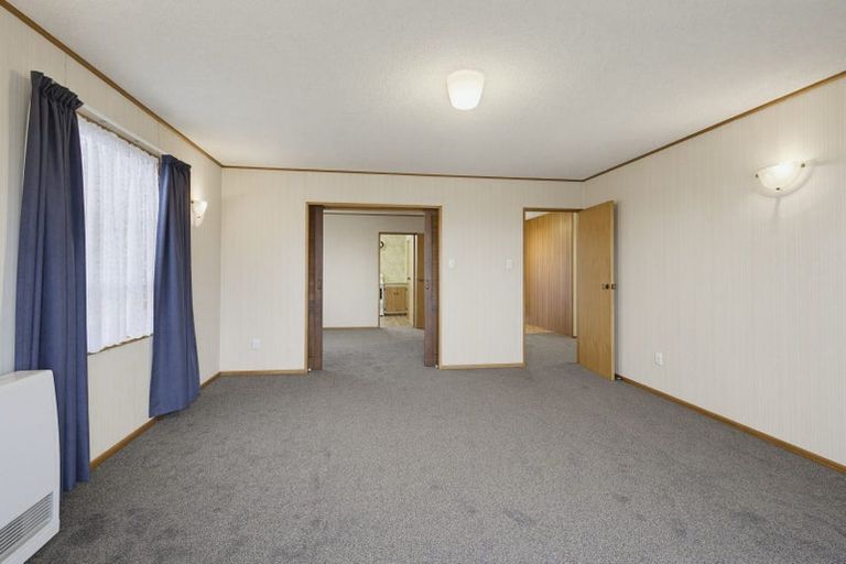 Photo of property in 6 Dominica Crescent, Grenada Village, Wellington, 6037