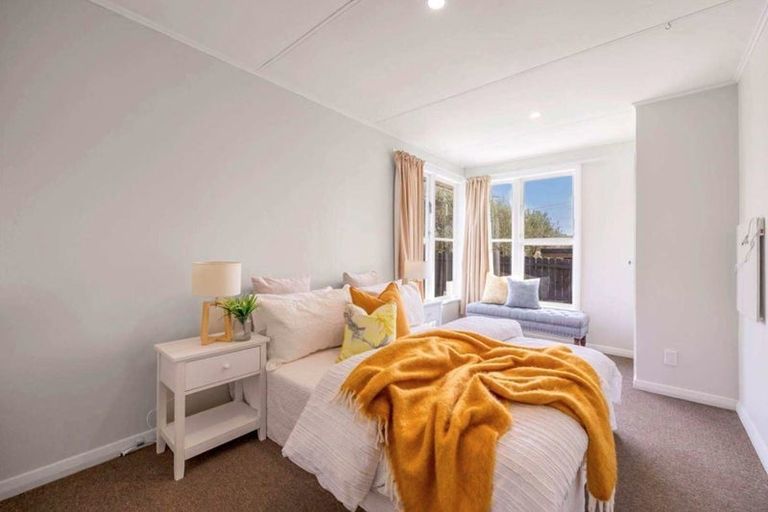 Photo of property in 4 Exmouth Road, Northcote, Auckland, 0627