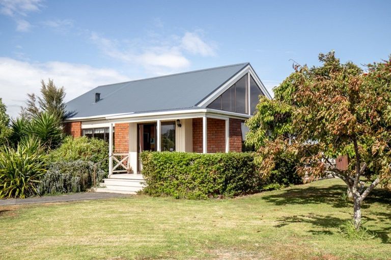 Photo of property in 17 Mahana Road, Ngatea, 3503