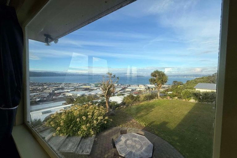 Photo of property in 17 Rakeiora Grove, Korokoro, Lower Hutt, 5012