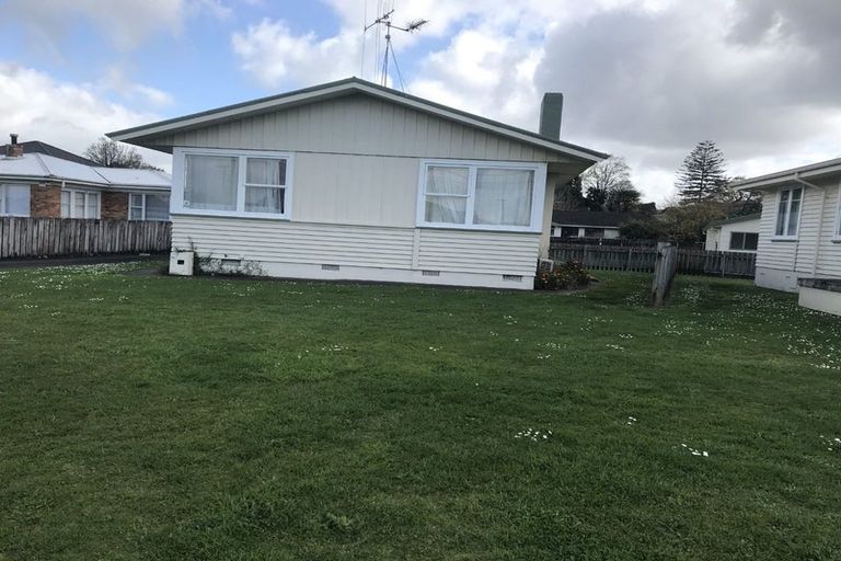 Photo of property in 27 Carrington Avenue, Hillcrest, Hamilton, 3216