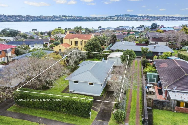 Photo of property in 63 Muir Avenue, Mangere Bridge, Auckland, 2022