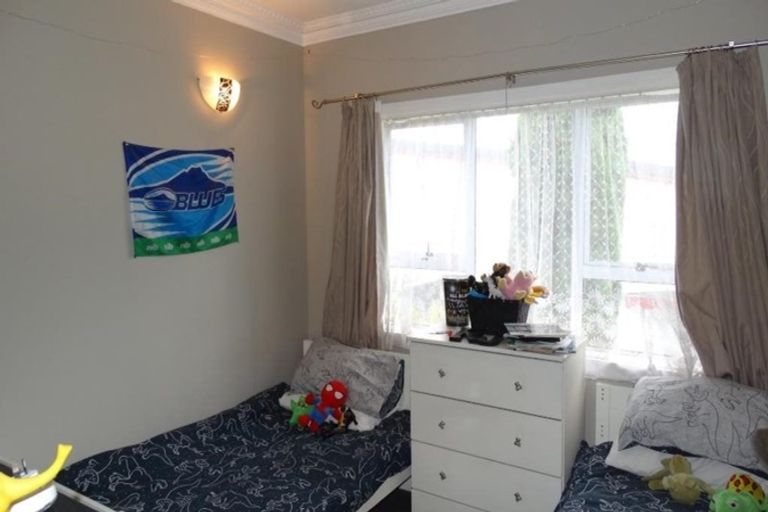 Photo of property in 1/7 Te Atatu Road, Te Atatu South, Auckland, 0610