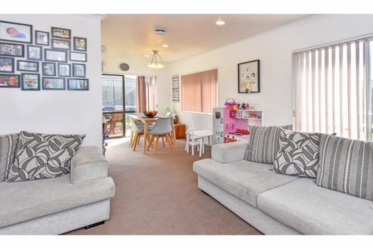 Photo of property in 9 Carn Place, Weymouth, Auckland, 2103
