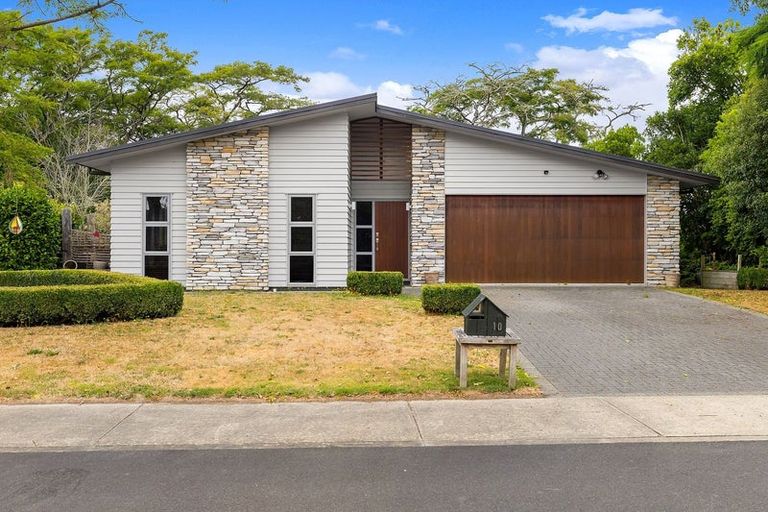 Photo of property in 10 Parawera Drive, Acacia Bay, Taupo, 3330