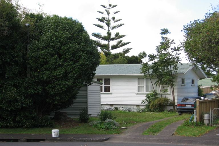 Photo of property in 11 Gane Lane, Te Atatu Peninsula, Auckland, 0610