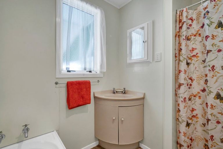 Photo of property in 6 Graham Street, Eltham, 4322