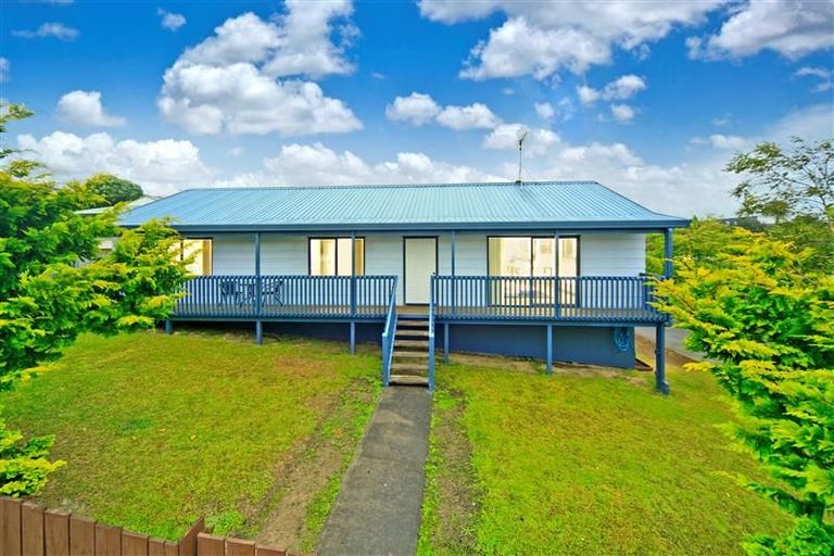 Photo of property in 106 Unsworth Drive, Unsworth Heights, Auckland, 0632