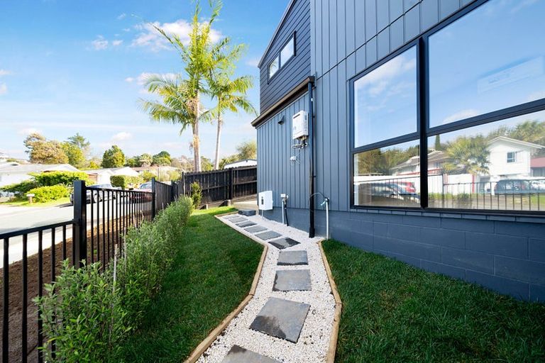 Photo of property in 1 Tacitus Place, Totara Vale, Auckland, 0629