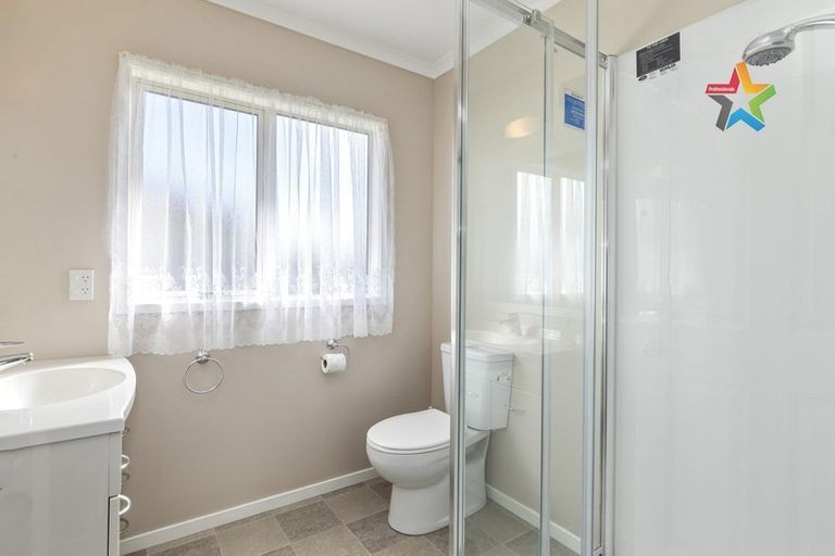 Photo of property in 35 Woodland Mews, Wainuiomata, Lower Hutt, 5014