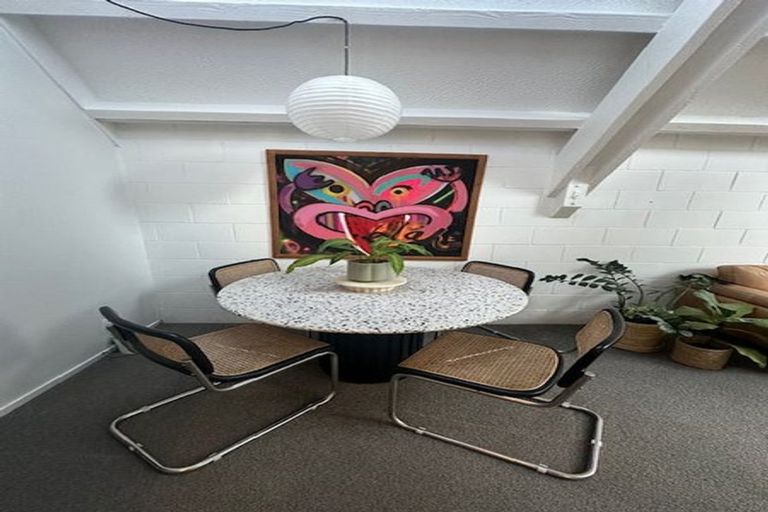 Photo of property in 2/62 South Karori Road, Karori, Wellington, 6012