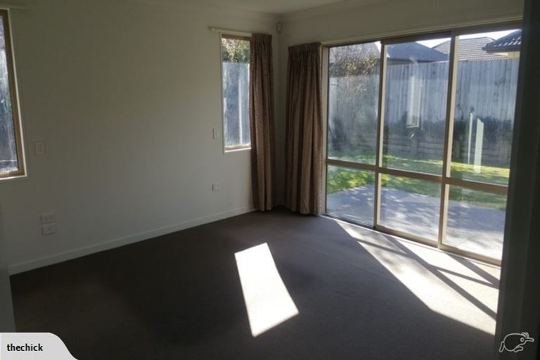 Photo of property in 26 Bottle Lake Drive, Parklands, Christchurch, 8083