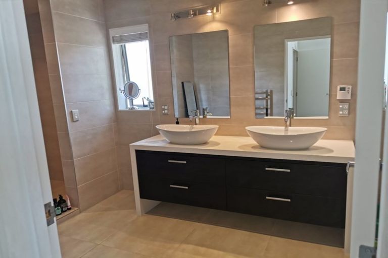 Photo of property in 46 Hattaway Avenue, Bucklands Beach, Auckland, 2012