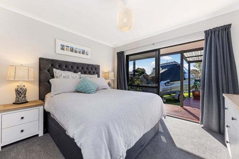 Photo of property in 77 Hamilton Drive, Waiuku, 2123