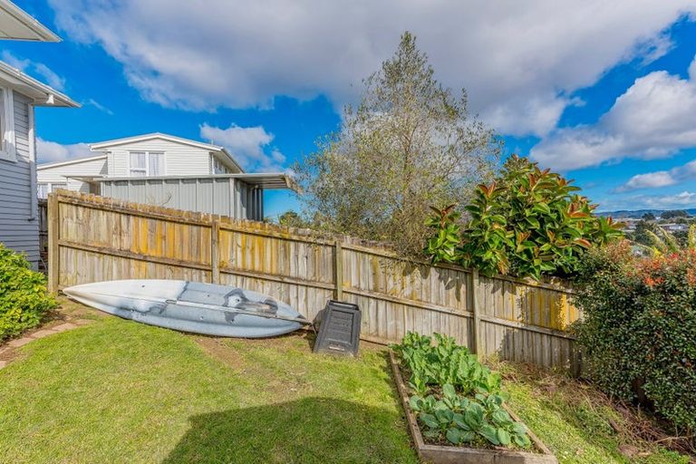 Photo of property in 10 Marie Crescent, Te Atatu South, Auckland, 0610
