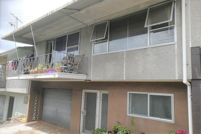 Photo of property in 17a Covil Avenue, Te Atatu South, Auckland, 0610