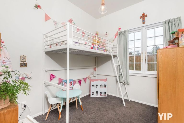 Photo of property in 11 Lyndfield Lane, Newlands, Wellington, 6037