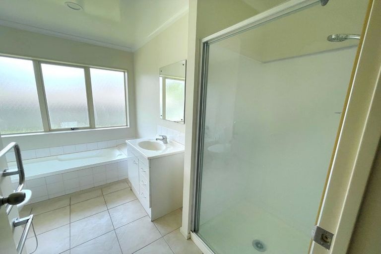 Photo of property in 28 Raphoe Road, Flat Bush, Auckland, 2019