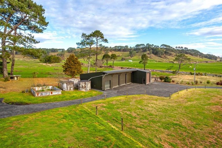 Photo of property in 64 Lees Road, Hahei, Whitianga, 3591