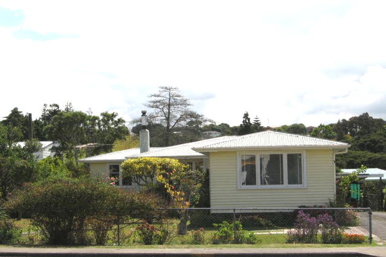 Photo of property in 83 Godley Road, Green Bay, Auckland, 0604