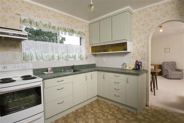 Photo of property in 2/1 Ribblesdale Road, Henderson, Auckland, 0612