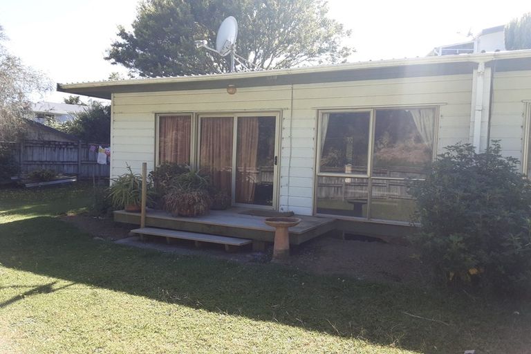 Photo of property in 1 Nevada Drive, Merrilands, New Plymouth, 4312