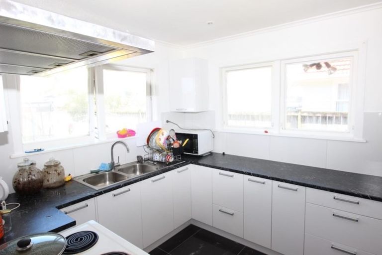 Photo of property in 2/10 Ocean View Road, Northcote, Auckland, 0627