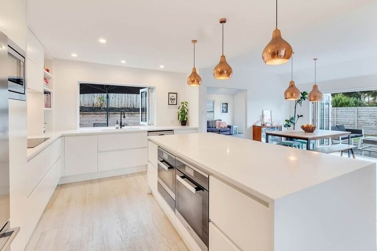 Photo of property in 35 Caversham Drive, Torbay, Auckland, 0630