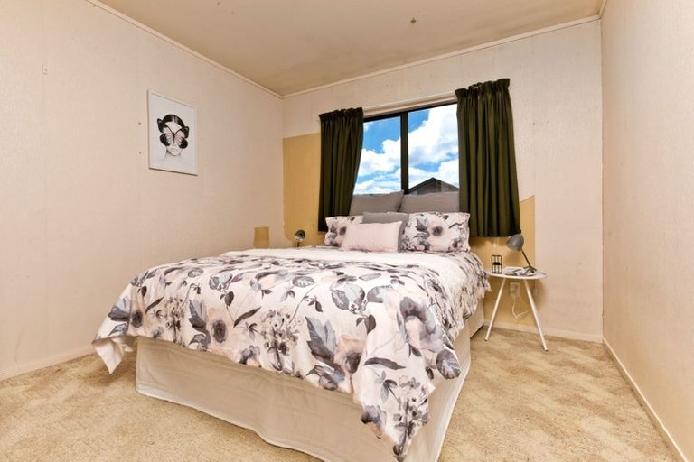 Photo of property in 21 Gala Place, Henderson, Auckland, 0612