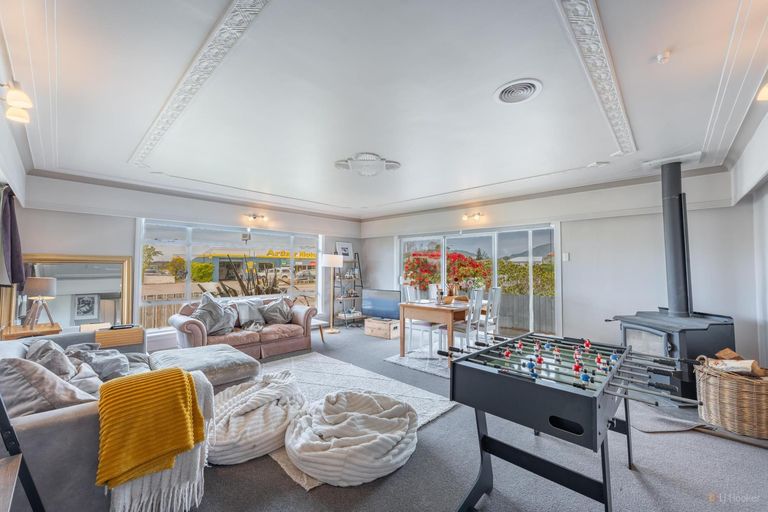 Photo of property in 30 Timaru Road, Waimate, 7924