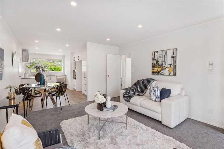 Photo of property in 1/38 Ballater Place, Highland Park, Auckland, 2010