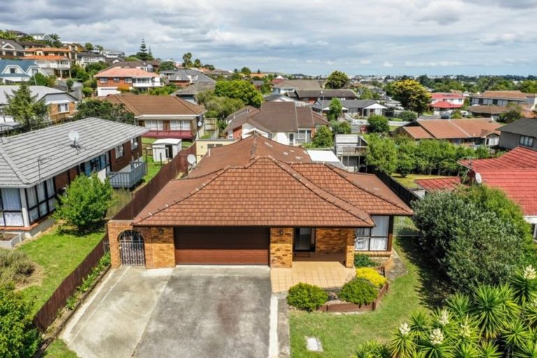 Photo of property in 94 Dalwhinnie Parade, Highland Park, Auckland, 2010