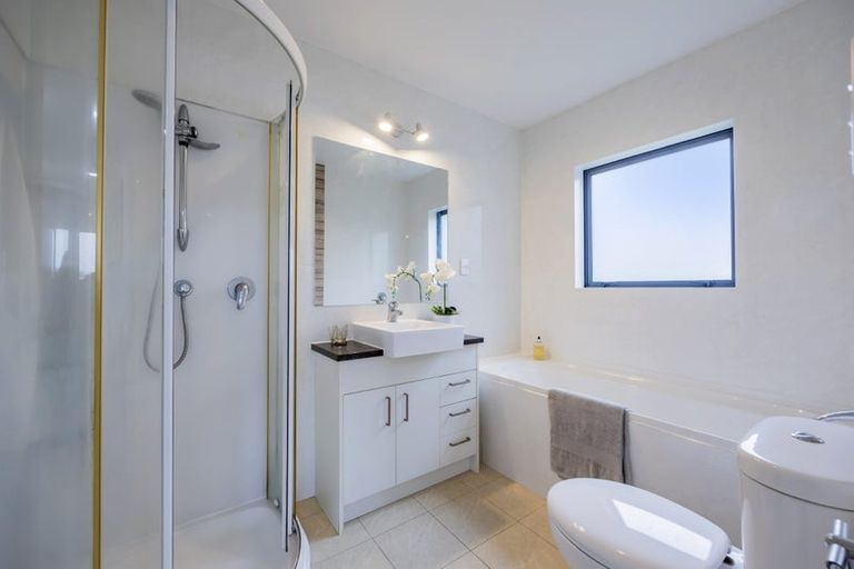 Photo of property in 3 Woodall Place, Totara Vale, Auckland, 0627