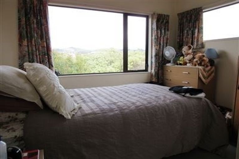 Photo of property in 22 Joseph Banks Drive, Whitby, Porirua, 5024