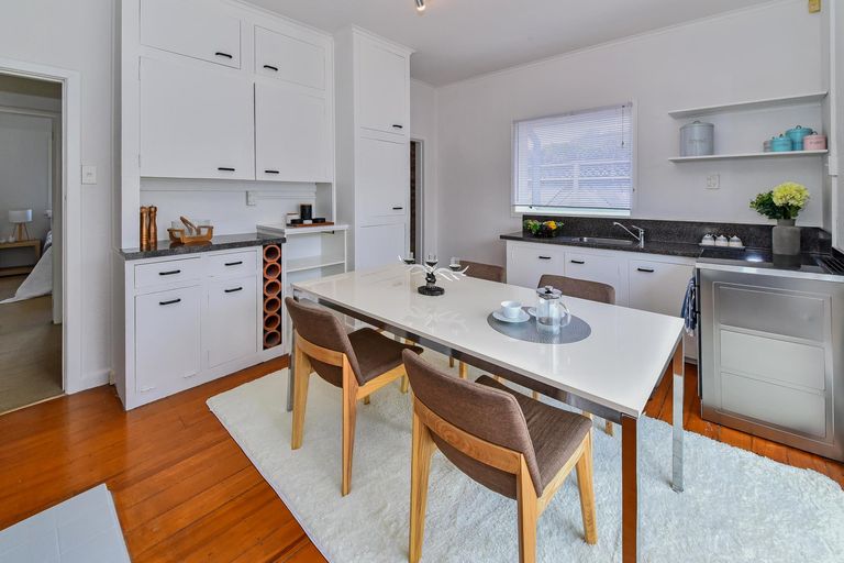 Photo of property in 117 Wallace Road, Mangere Bridge, Auckland, 2022