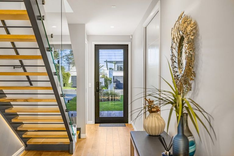 Photo of property in 11 Sharon Road, Waiake, Auckland, 0630