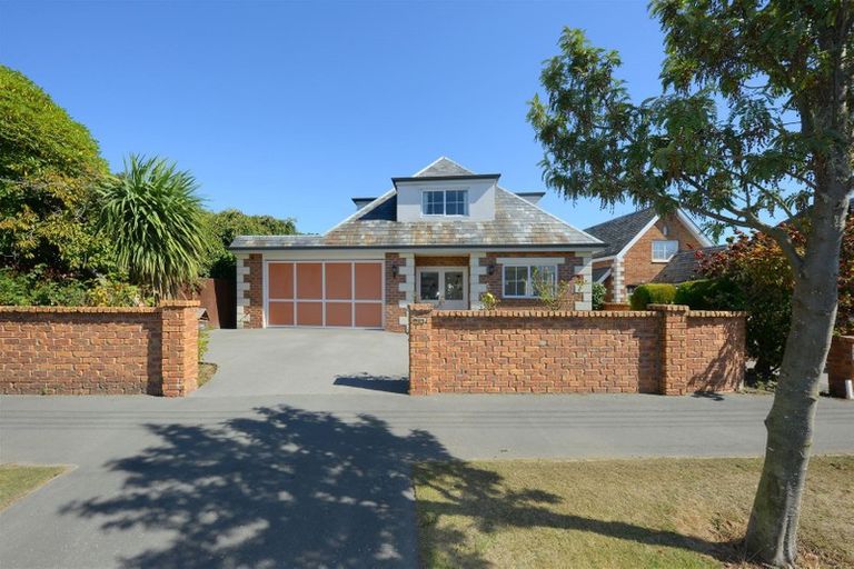 Photo of property in 233 Avonhead Road, Avonhead, Christchurch, 8042