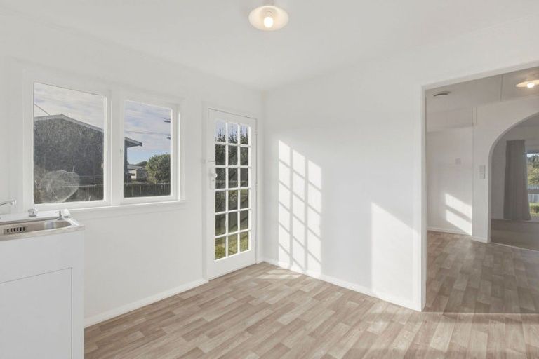 Photo of property in 15 Taupata Street, Castlecliff, Whanganui, 4501