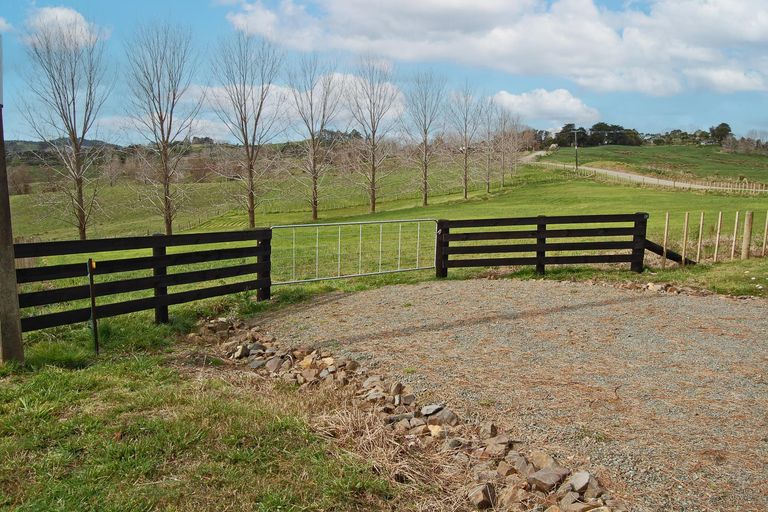 Photo of property in 72 Rangiora Road, Kaiwaka, 0573